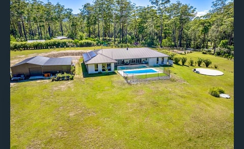 Endless Summer Home - 4 Bedrooms, Pool & Alfresco
