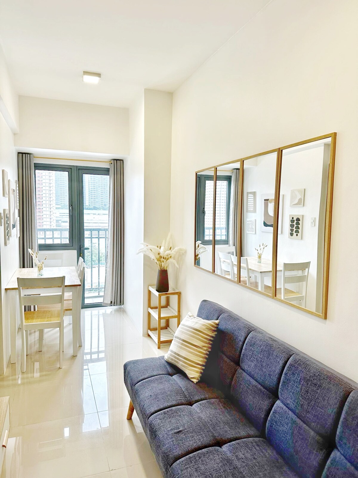 Curated visual reference: Customization Suite Wlan Apartment Reference: Minimalist 1Br Suite W Pool WiFi Netflix