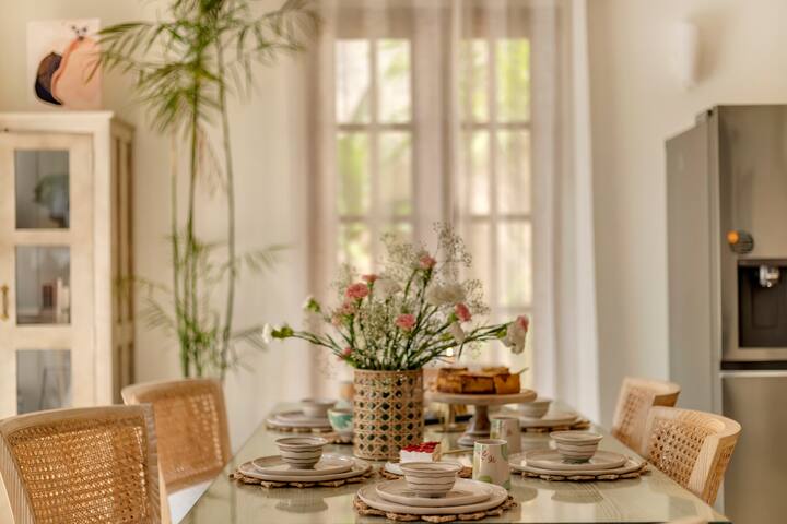 Dining area image 1