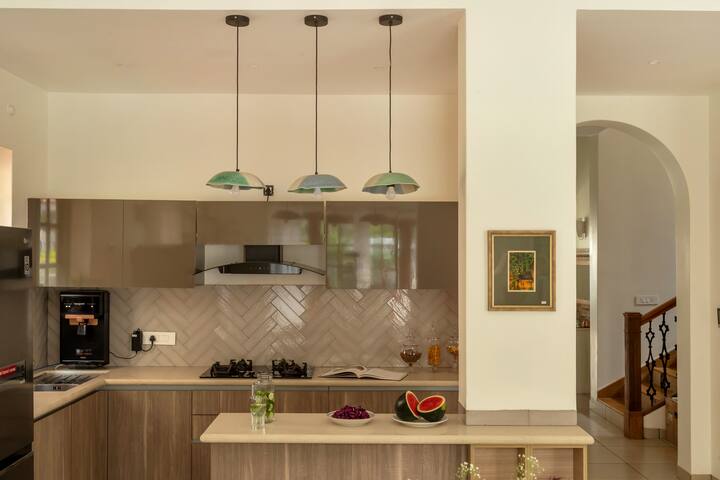 Full kitchen image 2