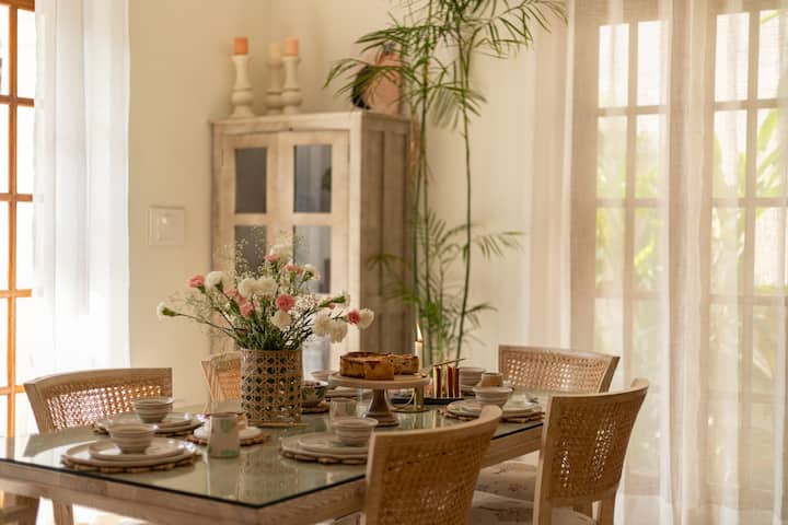 Dining area image 2