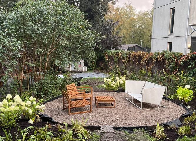 Familievennlig med stor hage og gratis parkering gallery image 4