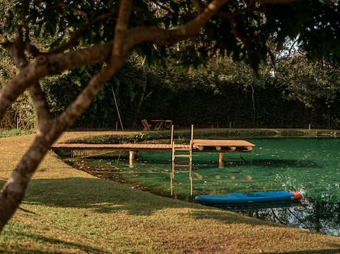 pajuçara house in Holambra with lake and stand up paddle boarding