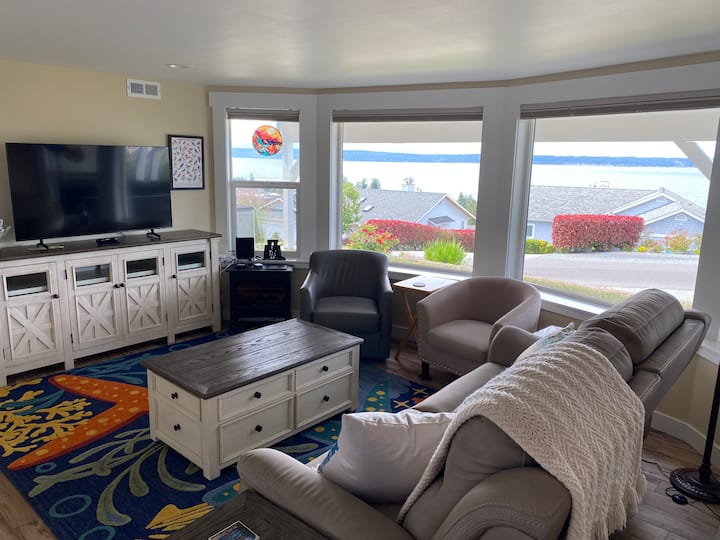 1st Floor Burke House *Hot Tub* - Camano Island, WA