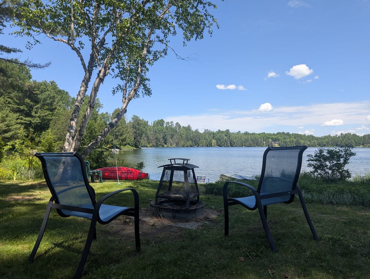 Lakefront Cottage with Hot Tub & Sandy Beach