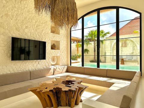 Tropical Oasis Villa