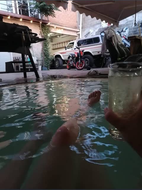 Top performing Airbnb: Apartment with a Jacuzzi and private patio. in Colonia Manitoba