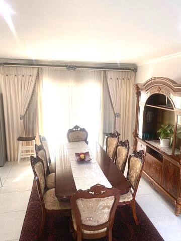 Modern 5 beds house gallery image 4