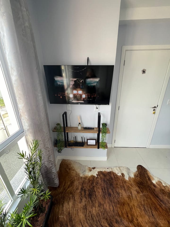 Televisheni yenye Netflix, Wi-Fi.

Inakaribisha hadi watu 6 kwa starehe kubwa. Inafaa kwa familia, wanandoa au vikundi vya marafiki ambao wanataka kufurahia ufukweni!