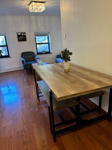 Amazing 3 bedroom apt + private patio gallery image 4