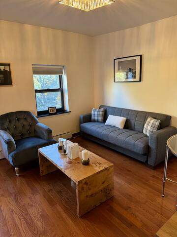 Amazing 3 bedroom apt + private patio gallery image 2
