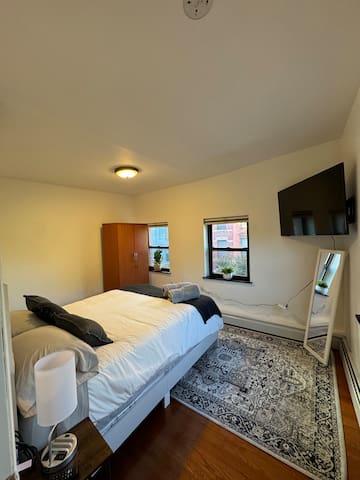 Amazing 3 bedroom apt + private patio