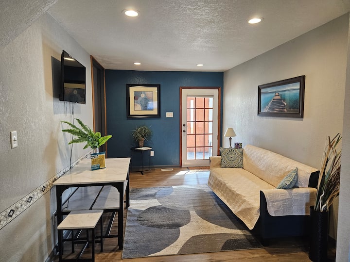 ​East Village Modern Manor |4br• 2 Kitchens• Fire+ - Des Moines, IA