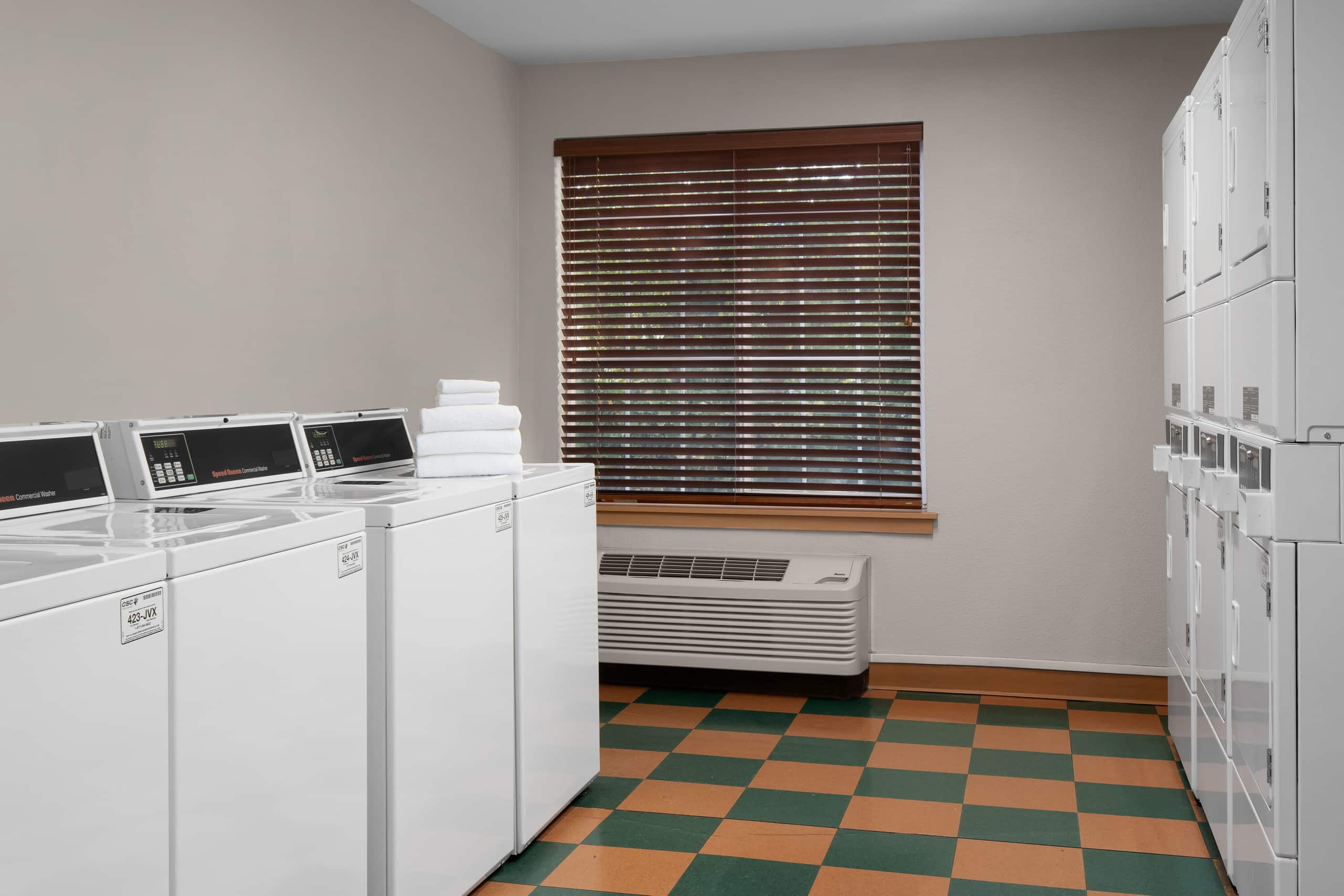 Hotel in South San Francisco · ★3.0 · 2 bedrooms · 2 private baths - Image 10