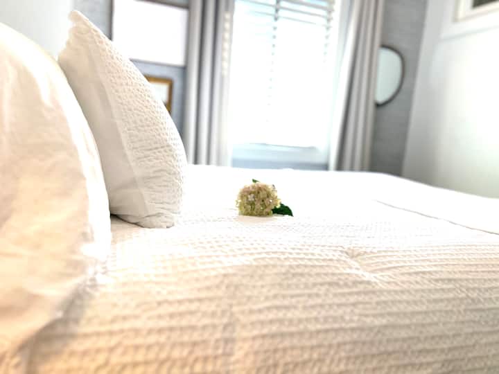 Ligeras, blancas, beiges cremosas. Estarás soñando con el tiempo... o acurrucado con una lectura favorita.