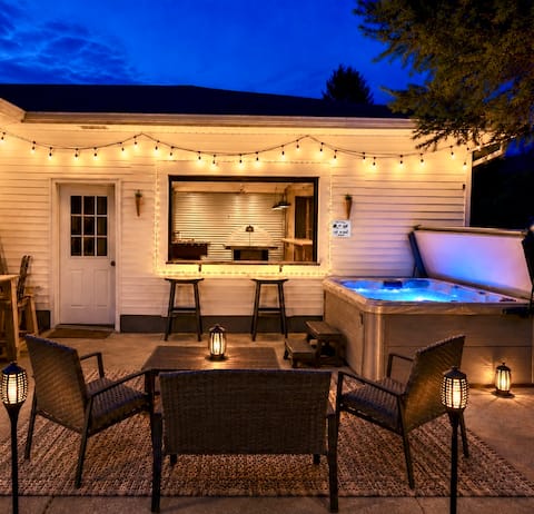 Gondola House | Hot tub, Arcade, Walkable Getaway