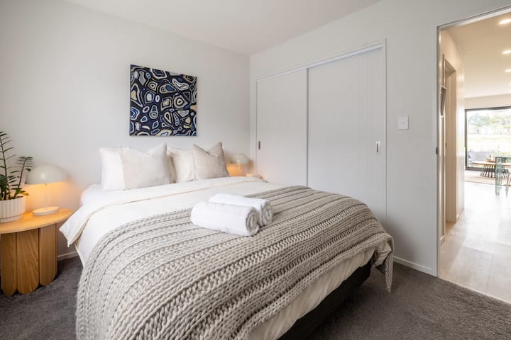 Geräumiges Schlafzimmer im Erdgeschoss 