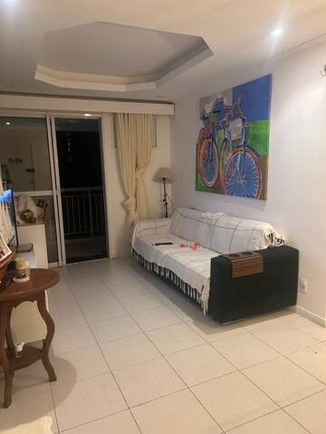 Ape delicioso próximo ao recreio