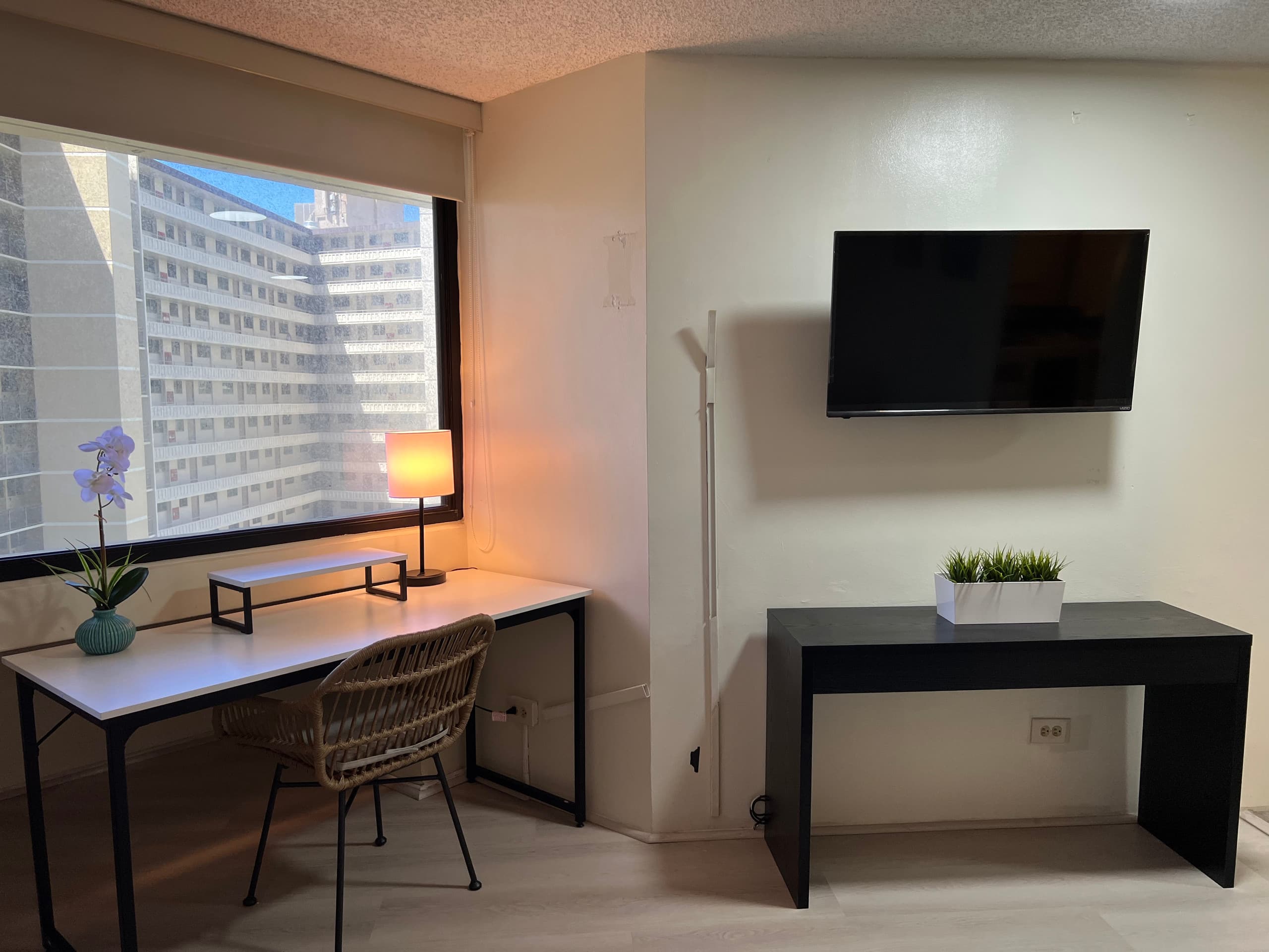 Waikiki Summer Stay Near Everything | 4 Studios - Image 13