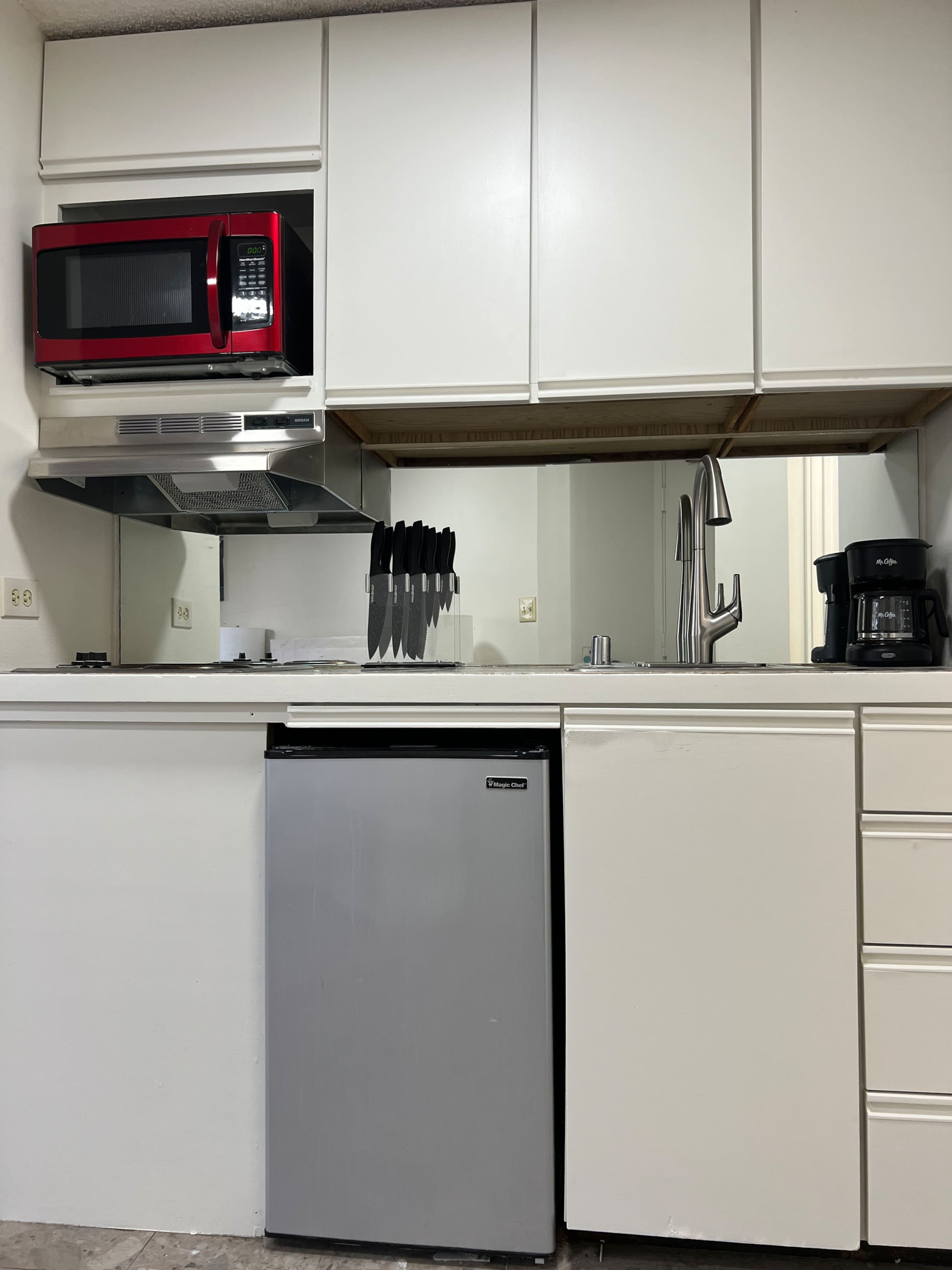 Waikiki Summer Stay Near Everything | 4 Studios - Image 17