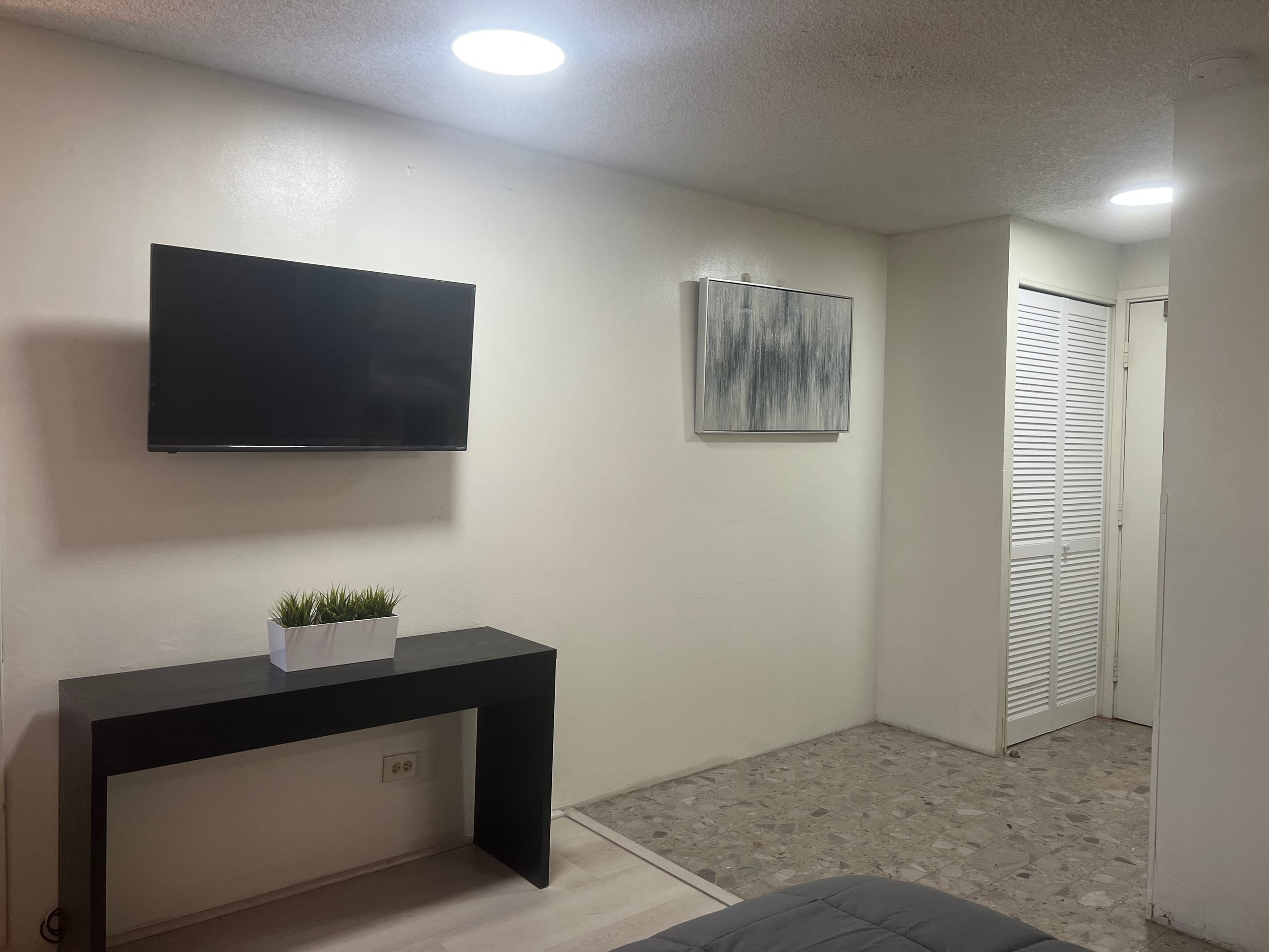 Waikiki Summer Stay Near Everything | 4 Studios - Image 6