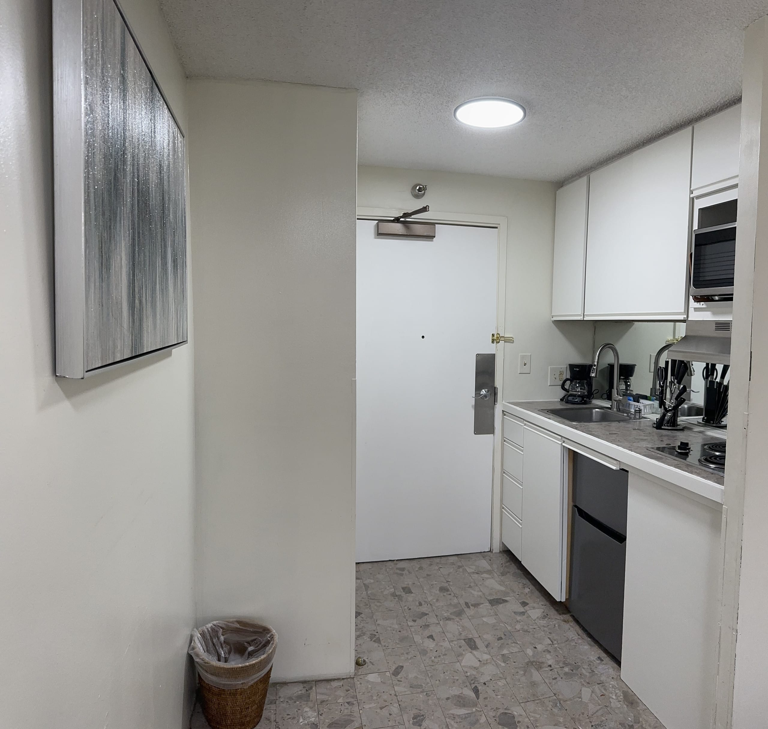 Waikiki Summer Stay Near Everything | 4 Studios - Image 8