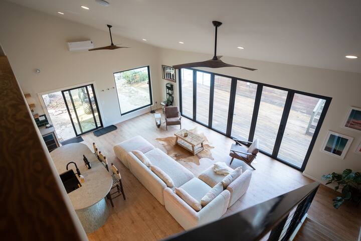 Lakeside Cabin + Pickleball gallery image 5