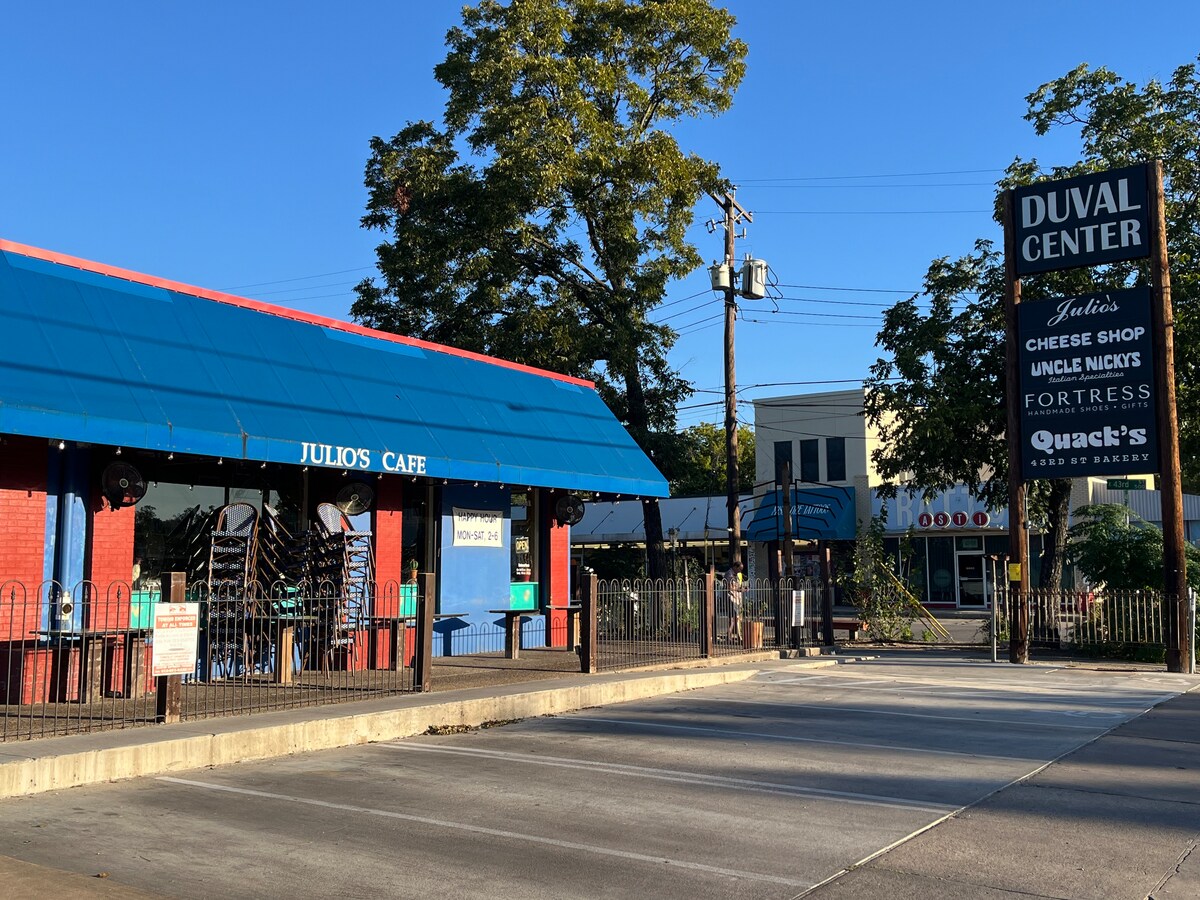 Quiet Studio in North University & Central Austin