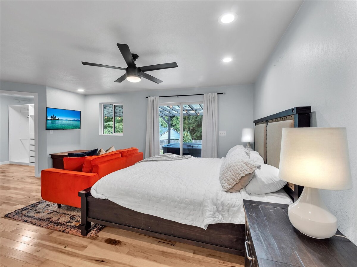 带加大双人床的主卧