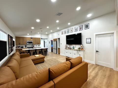 Popular Airbnb listing: D’Neighbor 2bedroom in Santa Ana