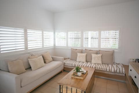 Top performing Airbnb: Coastal Getaway-Pool, BBQ & Beach access 200m away in Casuarina
