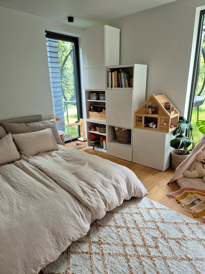 Lekerom med sovesofa i 140 bredde.