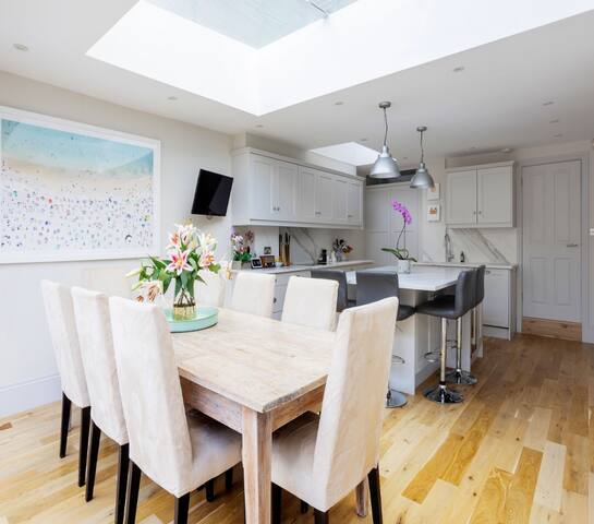 Spacious Fulham family home gallery image 4