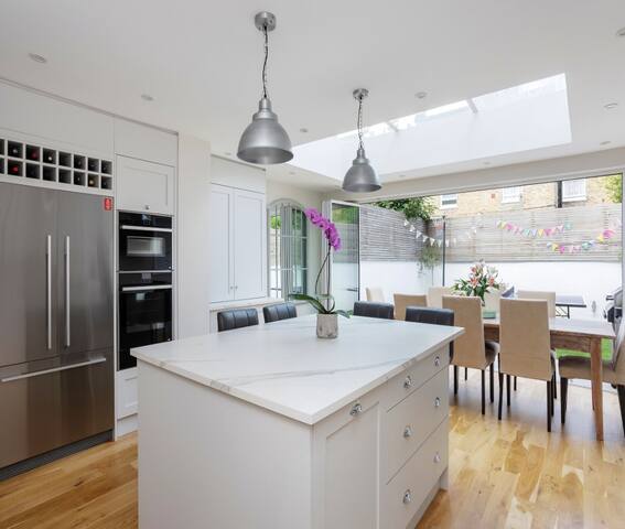 Spacious Fulham family home gallery image 3