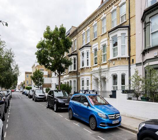 Spacious Fulham family home gallery image 2