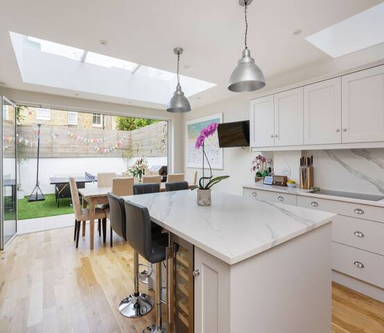 Spacious Fulham family home