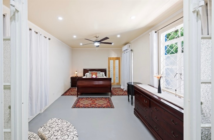 Je kunt je favoriete bordspellen op de grond spelen of ontspannen en yoga doen.