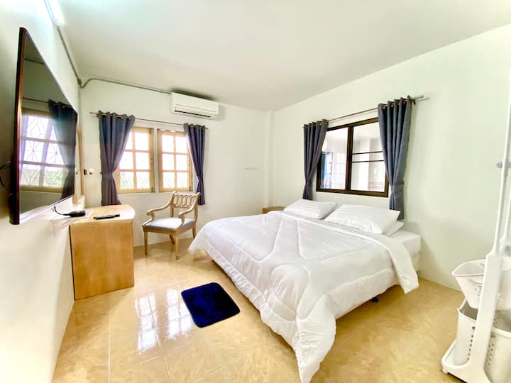 6 ft mattress 
Slumberland brand