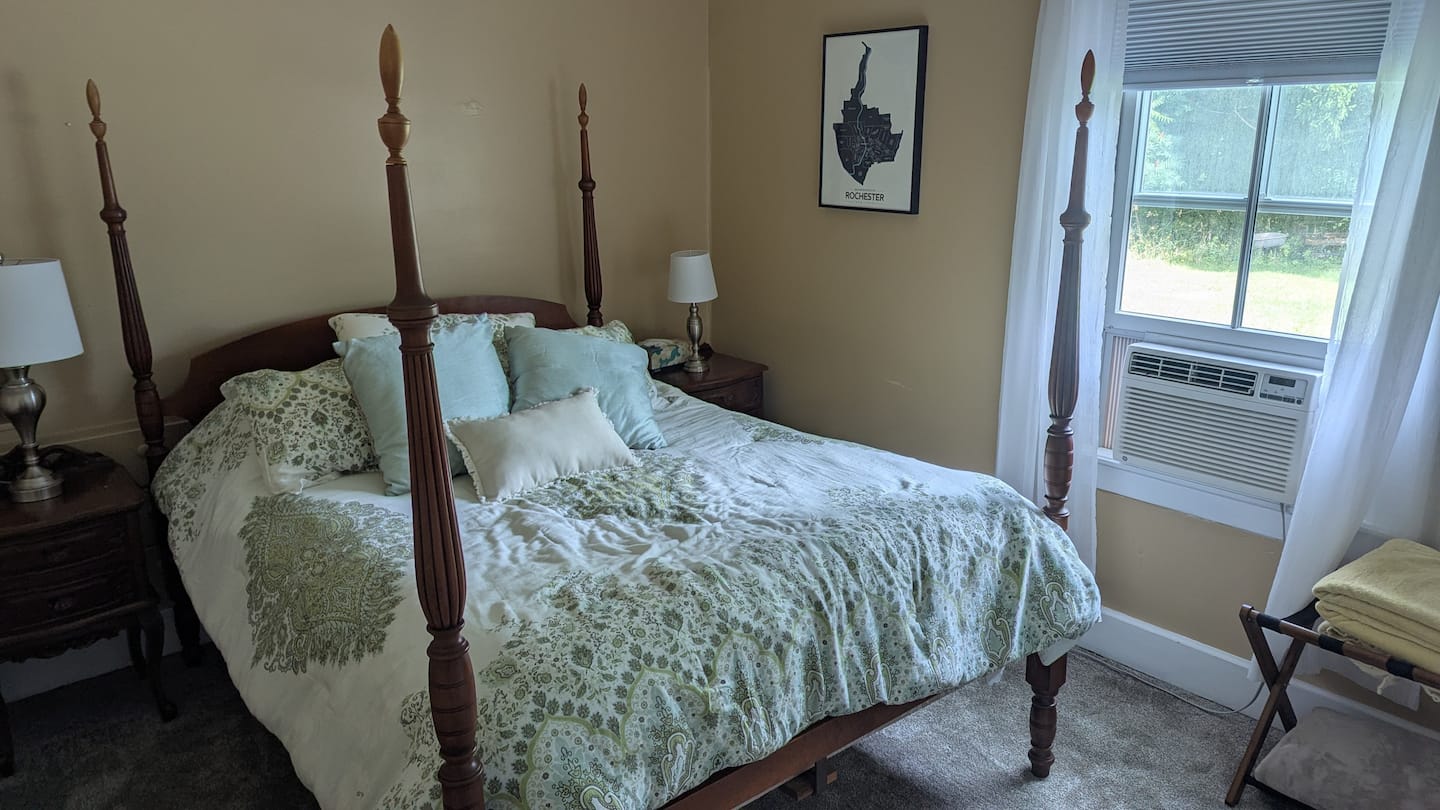 Bedroom 3 with 1 queen bed
