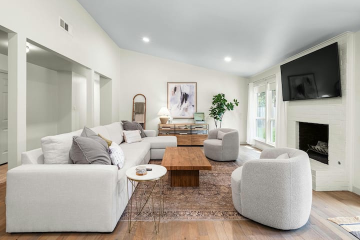 Austin Oasis  Zilker, Downtown, Pool, 3 Bedroom - Foothills Of Barton Creek, TX