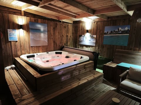 Caraibes Chalet with Air-Conditioning and Private Hot Tub