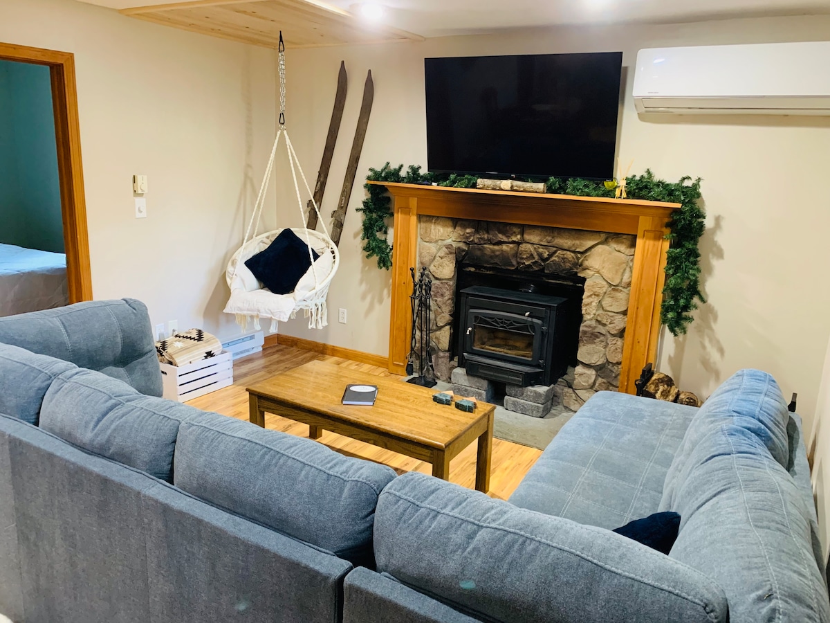 E rehatshme në divan ose në karrigen e varur pranë zjarrit!