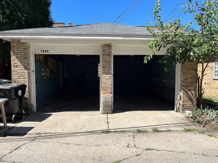 PrivateAPT/Near Food, Stores,Garage parking