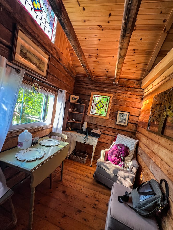 Century Old Dovetail Cabin - Gran Sudbury
