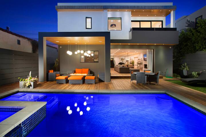 Modern Melrose Luxury! Live with the STARS! 5 BDRM gallery image 3