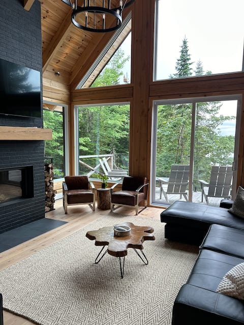 Top performing Airbnb: Forest chalet on the lake in D'autray