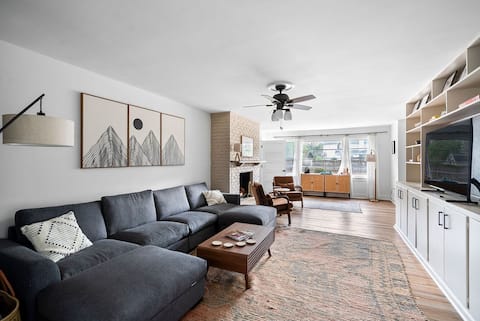 Bruce’s Field | sleeps 6 | king bed | fenced yard