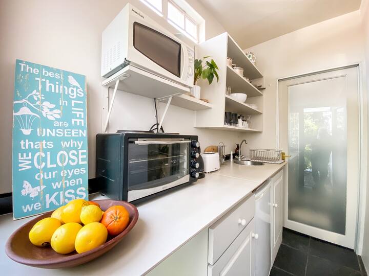 Stunning Studio With Peaceful Patio In Emmarentia - ヨハネスブルグ