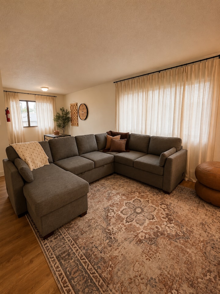Cozy Large Apartment- Central To Sightseeing - Anchorage, AK