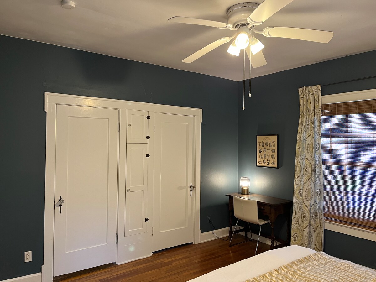 Cozy Cottage In North University & Near Downtown